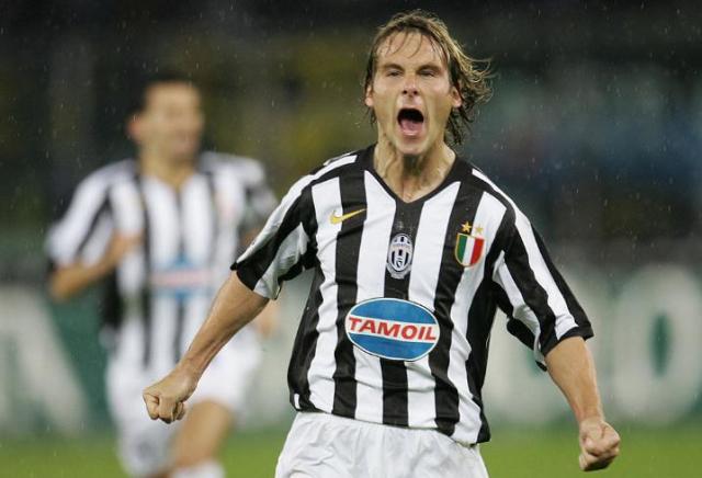  意甲历史最佳阵容评选马尔蒂尼荣膺榜首  